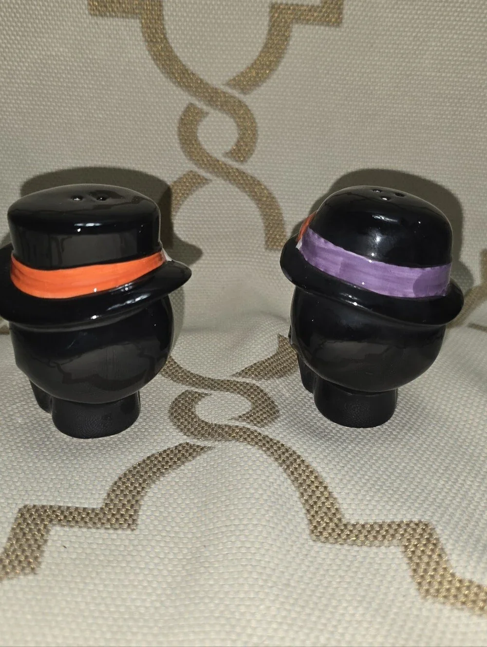 Halloween Skull Salt and Pepper Shakers Day Of Dead Black Skull With Hats New